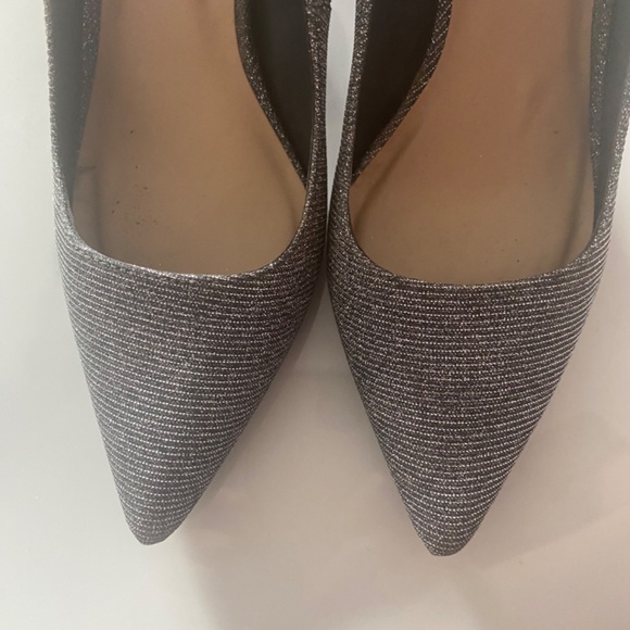 Le Chateau silver shimmery stiletto’s size 8 - Picture 4 of 5